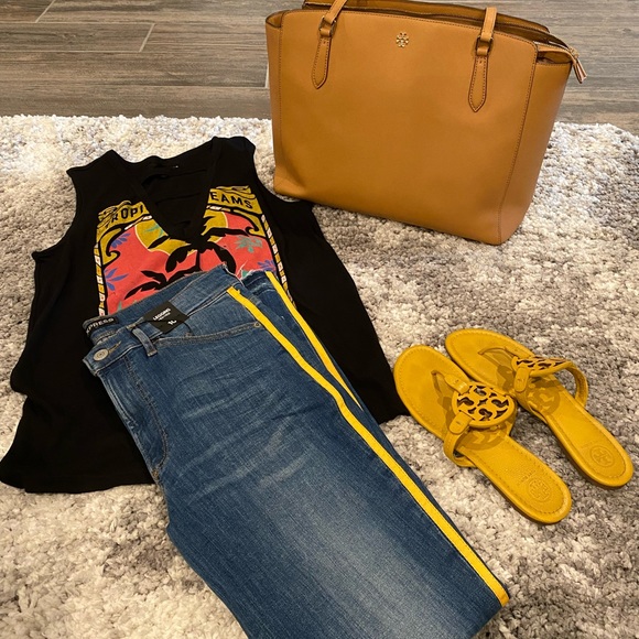 💛 Dusty Cassia Tory Burch Miller Very Good Used Condition Dust bag included. - Picture 3 of 8